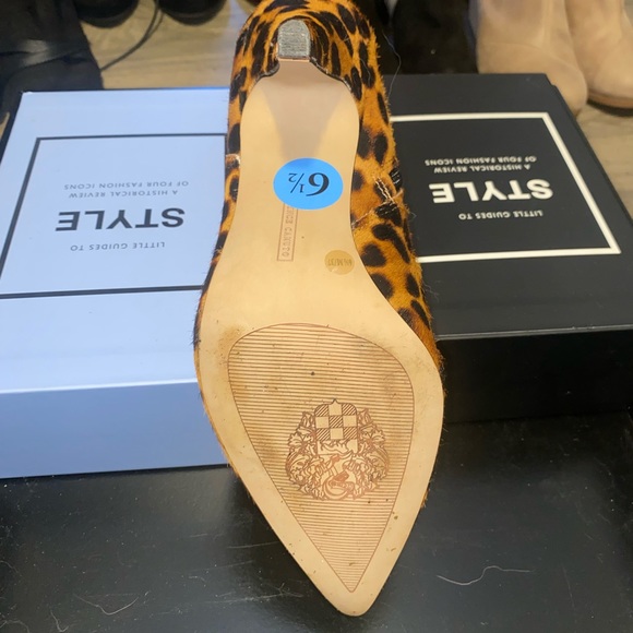 EUC Vince Camuto Leopard Ankle Boots - Picture 5 of 8